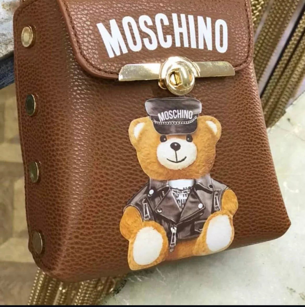 Moschino Shoulder Bag – Chic & Modern Elegance
